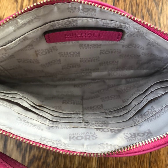 Michael kors pink wristlet - Picture 4 of 5